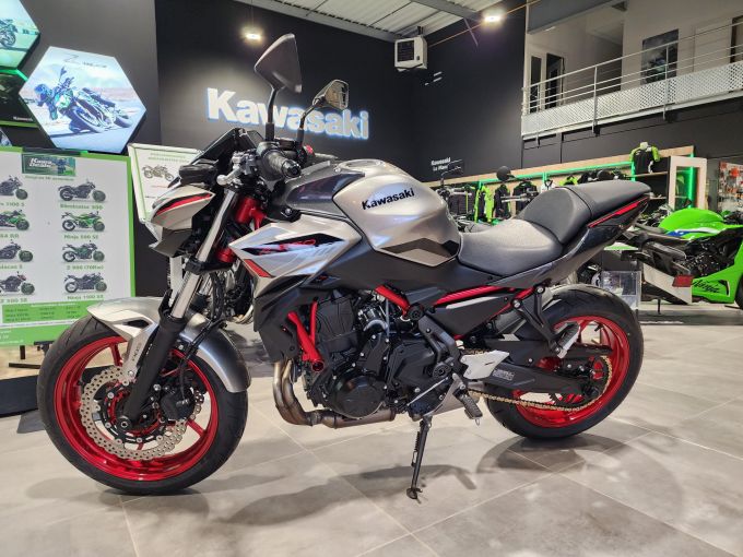 KAWASAKI Z 650 (47.5CV) 4