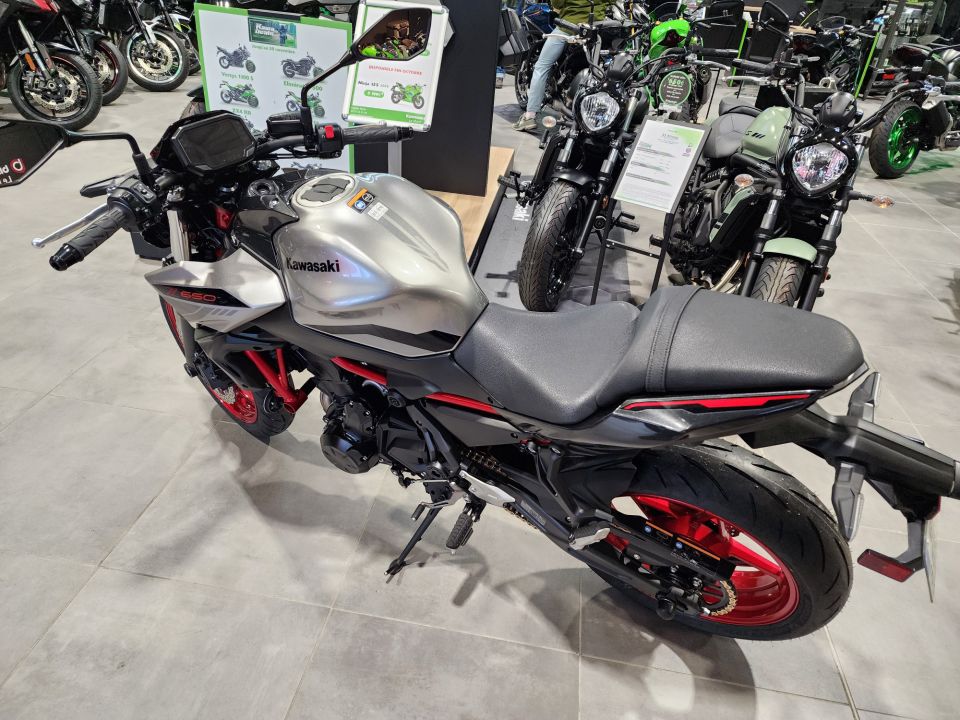 KAWASAKI Z 650 (47.5CV) 4