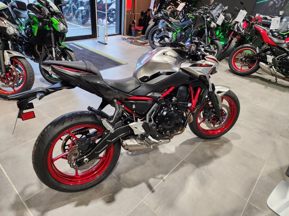 KAWASAKI Z 650 (47.5CV) 4