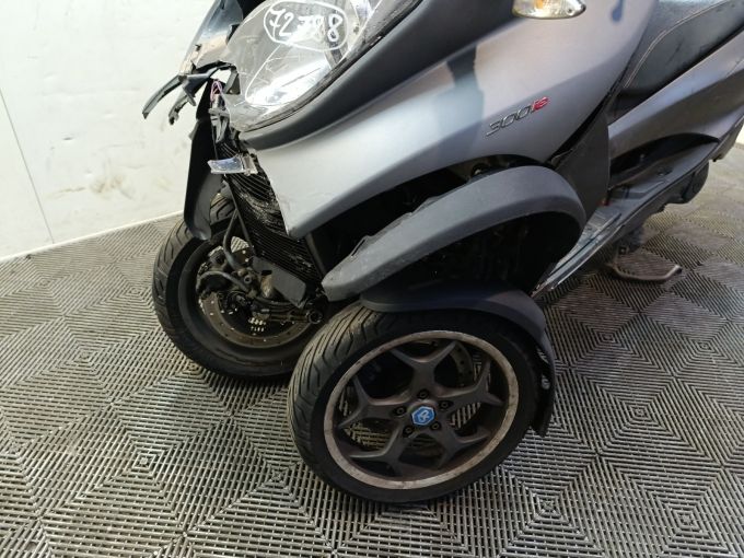 PIAGGIO MP3 300 LT 4