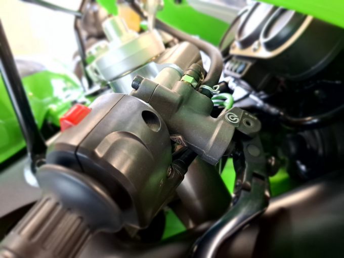 KAWASAKI ZX-7 R 4