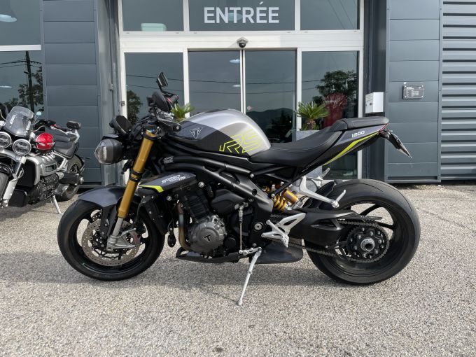 TRIUMPH SPEED TRIPLE 1200 RS 4