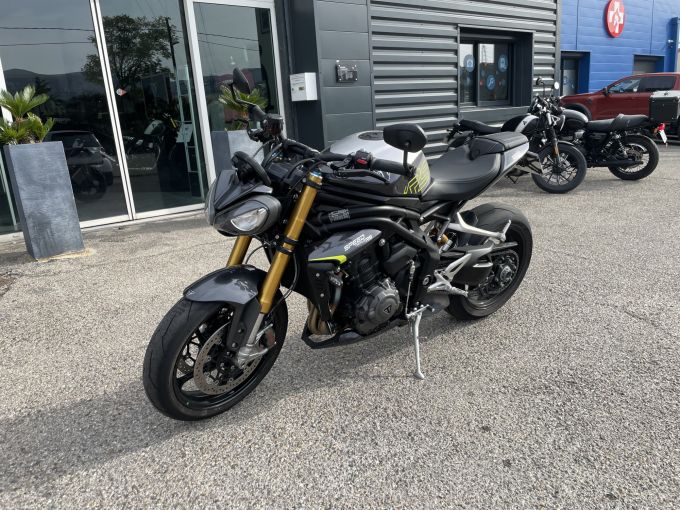 TRIUMPH SPEED TRIPLE 1200 RS 4