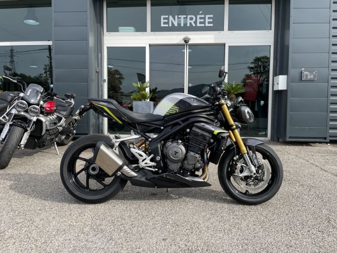TRIUMPH SPEED TRIPLE 1200 RS 4