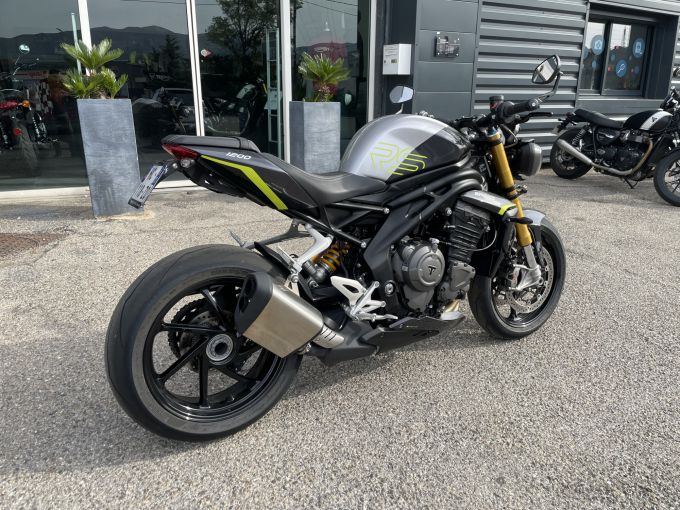 TRIUMPH SPEED TRIPLE 1200 RS 4