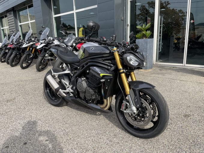 TRIUMPH SPEED TRIPLE 1200 RS 4