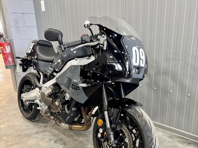 YAMAHA XSR 900 GP 4