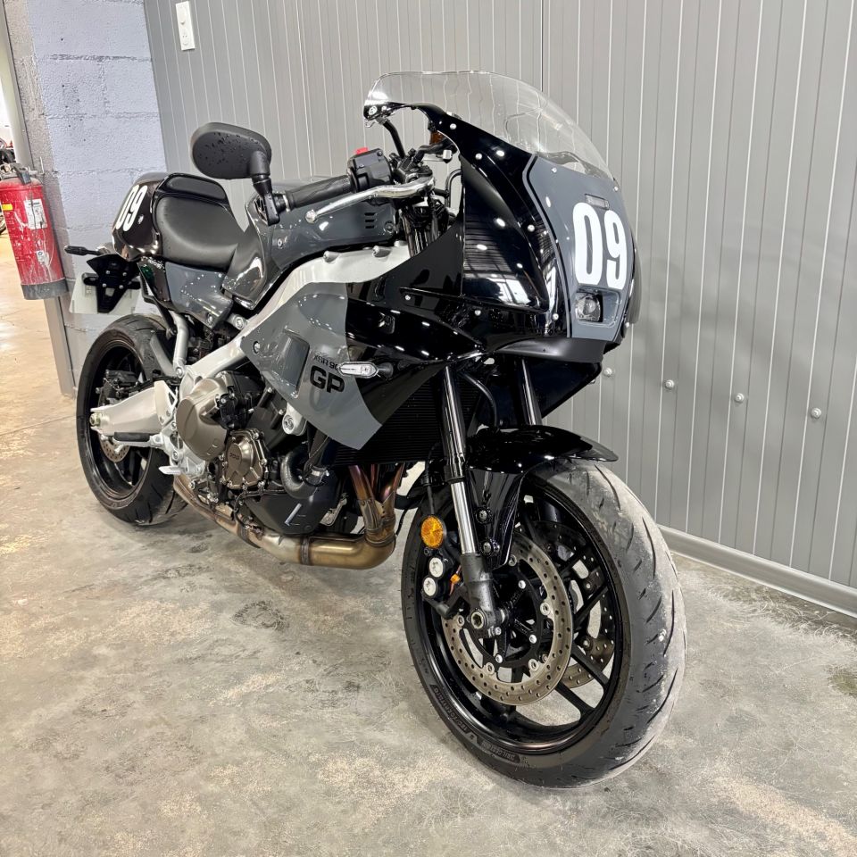 YAMAHA XSR 900 GP 4
