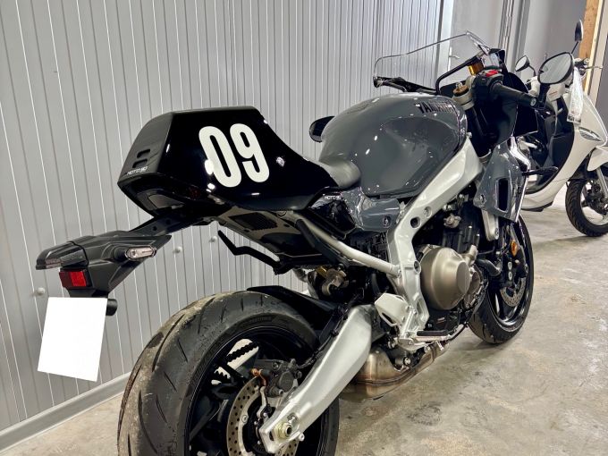 YAMAHA XSR 900 GP 4
