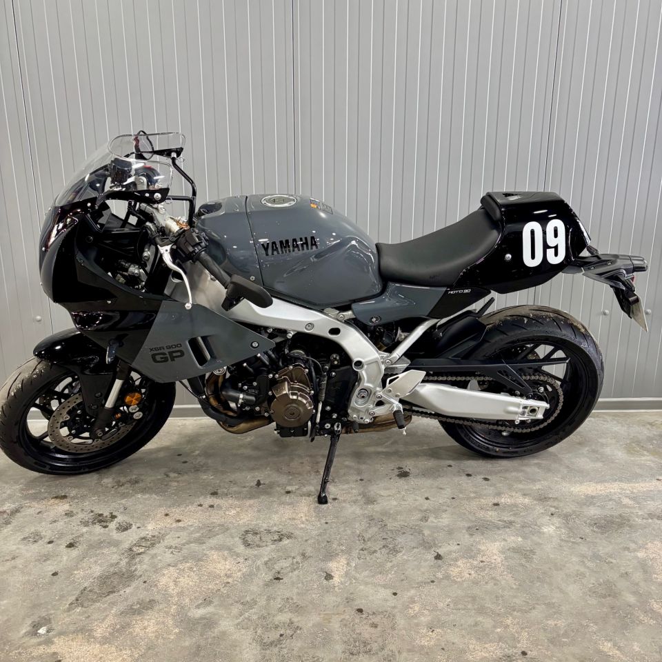 YAMAHA XSR 900 GP 4