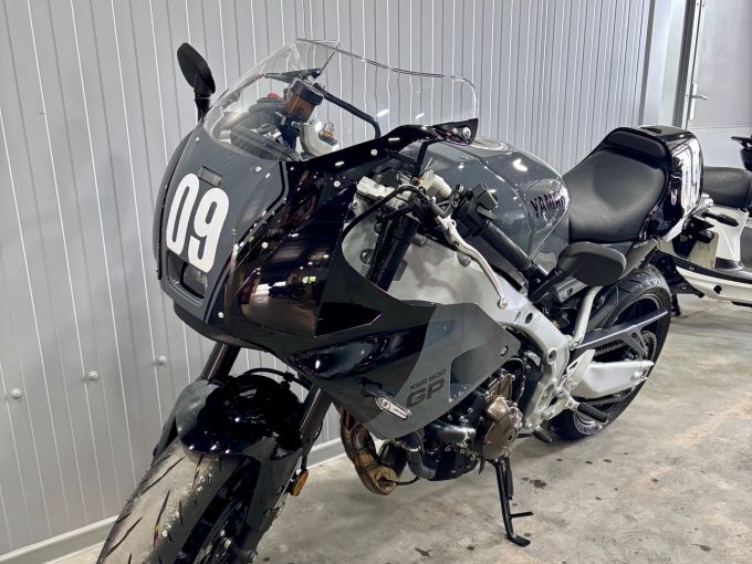 YAMAHA XSR 900 GP 4
