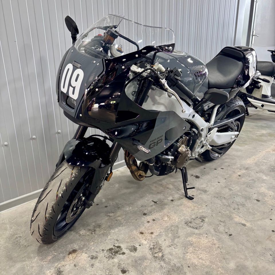 YAMAHA XSR 900 GP 4