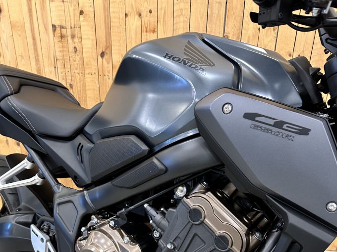 HONDA CB 650 R 4
