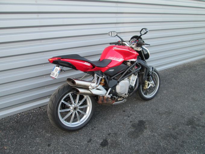 MV AGUSTA BRUTALE 1090 R 4