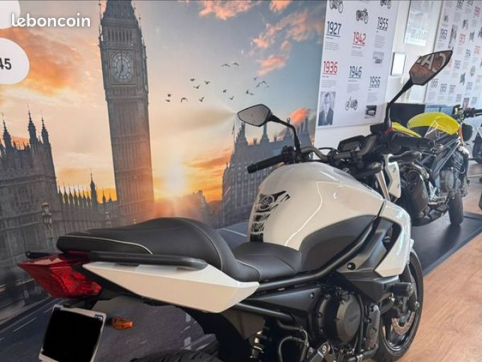 YAMAHA XJ6 (47.5CV) 4