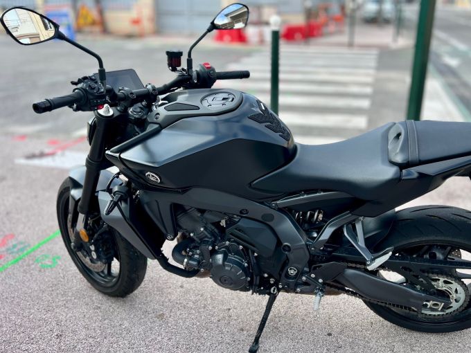 YAMAHA MT-09  Y-AMT 4