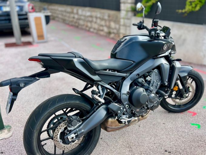 YAMAHA MT-09  Y-AMT 4