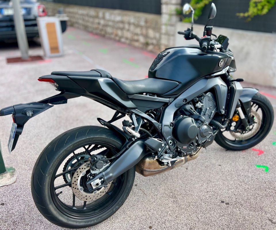 YAMAHA MT-09  Y-AMT 4