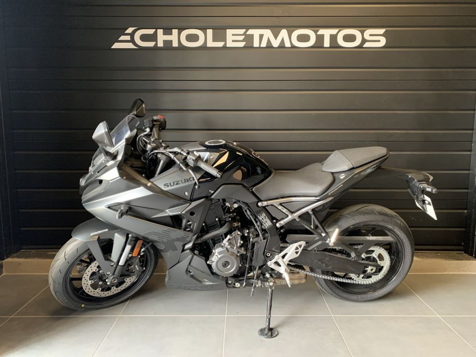 SUZUKI GSX-8R 4