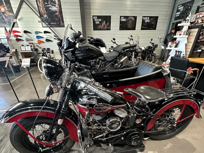 HARLEY-DAVIDSON FLAT HEAD 750 4