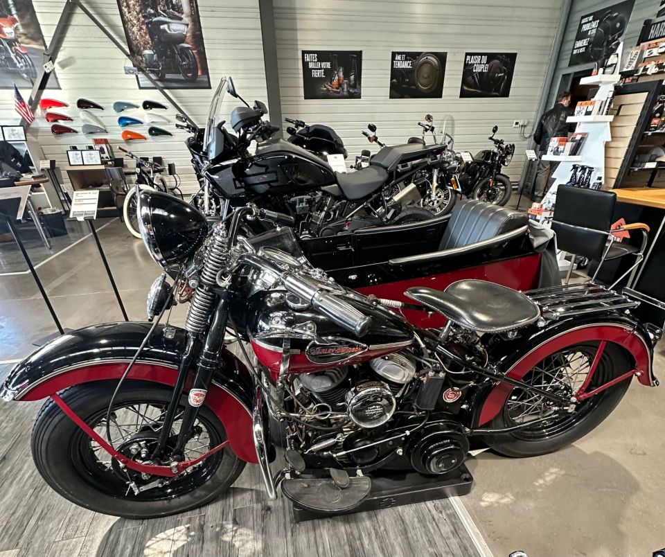 HARLEY-DAVIDSON FLAT HEAD 750 4