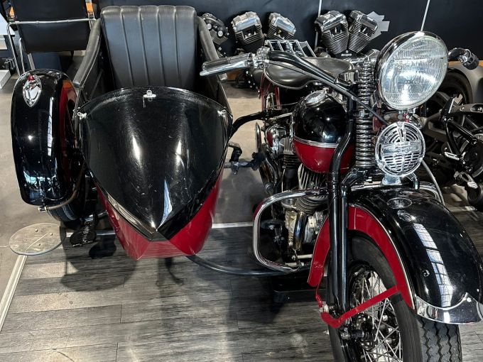 HARLEY-DAVIDSON FLAT HEAD 750 4