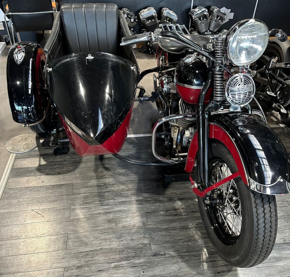 HARLEY-DAVIDSON FLAT HEAD 750 4