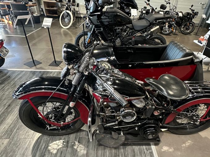 HARLEY-DAVIDSON FLAT HEAD 750 4