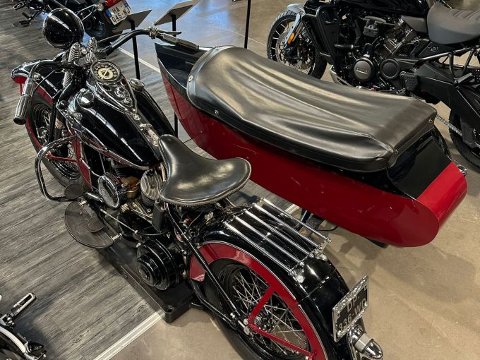 HARLEY-DAVIDSON FLAT HEAD 750 4