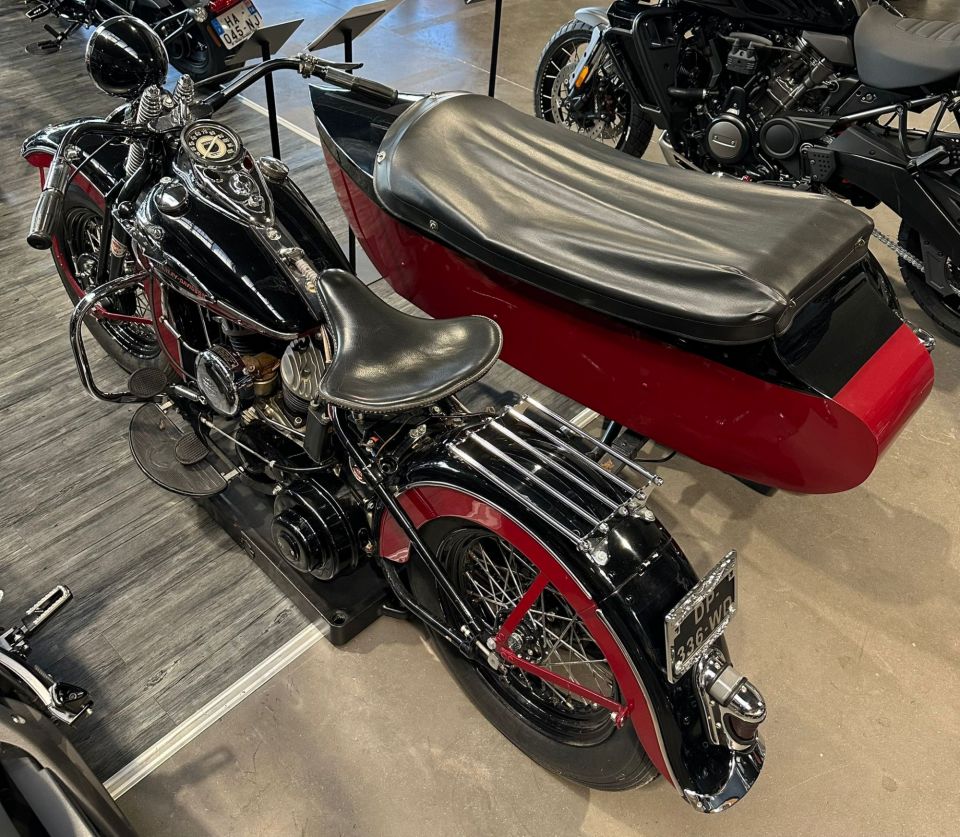 HARLEY-DAVIDSON FLAT HEAD 750 4