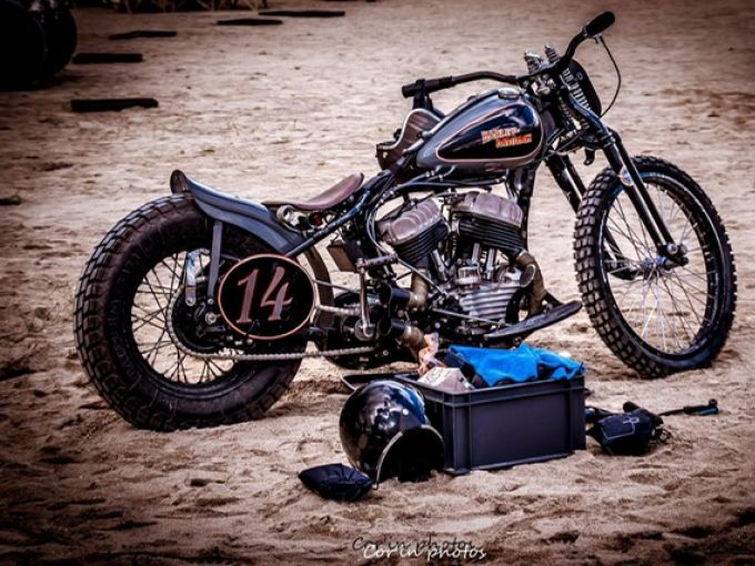 HARLEY-DAVIDSON FLAT HEAD 750 4