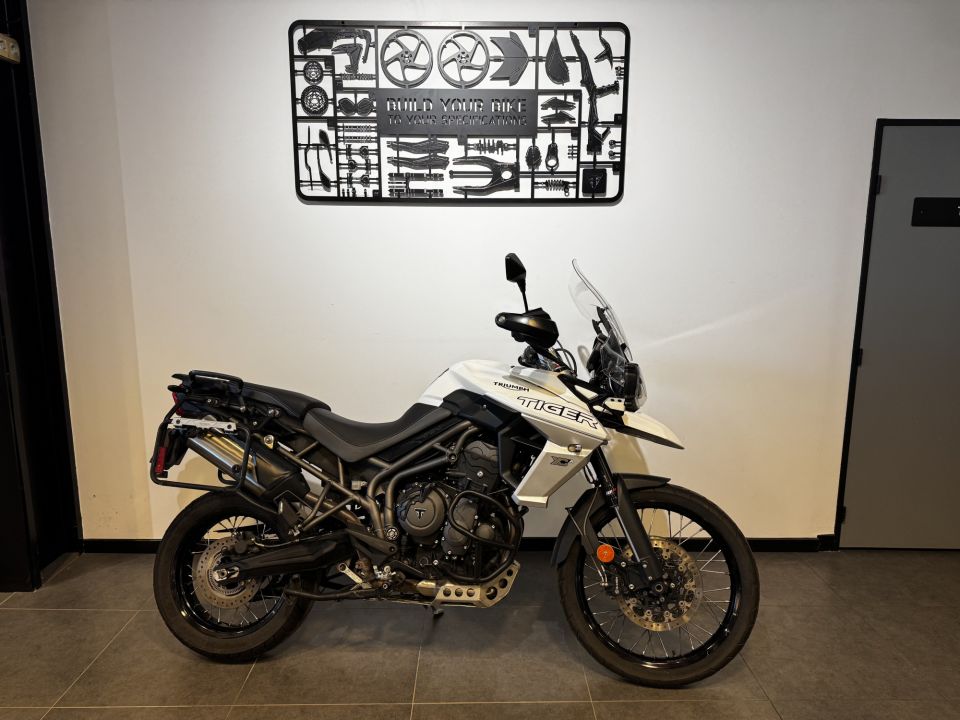 TRIUMPH TIGER 800 XCA 4