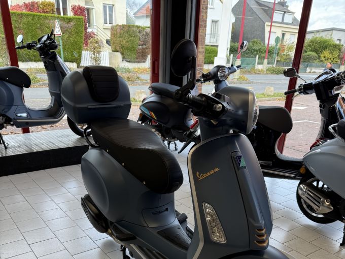 VESPA PRIMAVERA 125 4