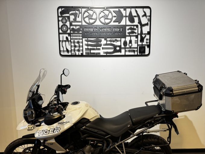 TRIUMPH TIGER 800 XCA 4