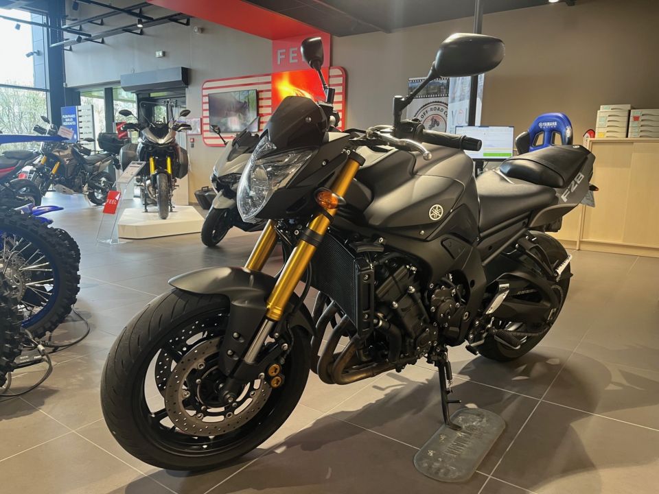 YAMAHA FZ8 4