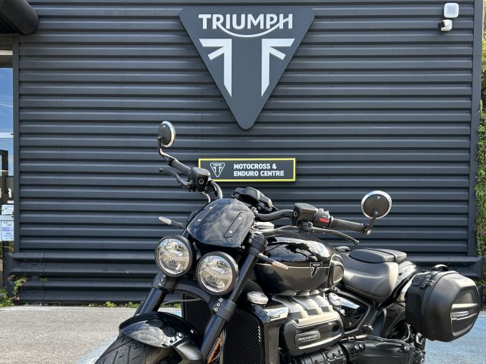 TRIUMPH ROCKET 3 R STORM 4