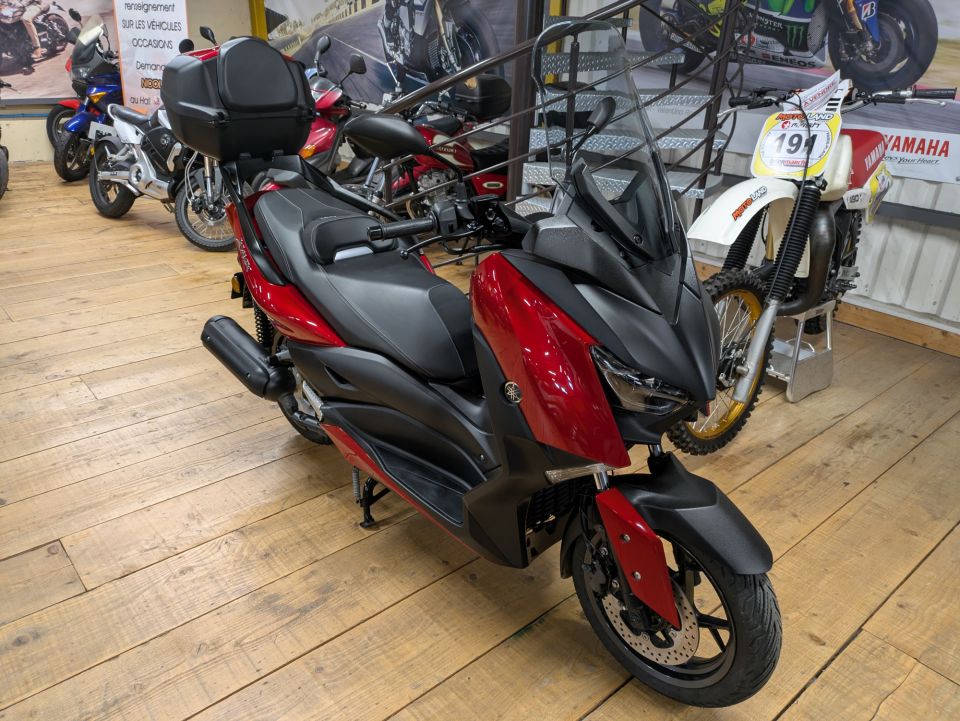 YAMAHA XMAX 125 4