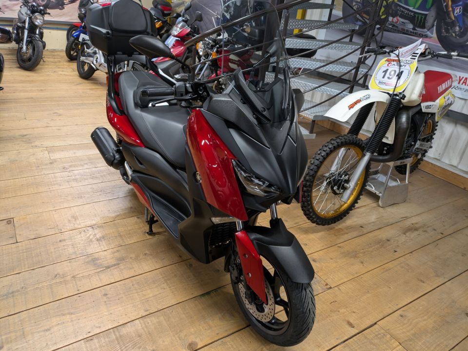 YAMAHA XMAX 125 4