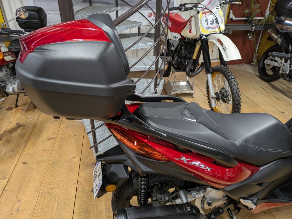 YAMAHA XMAX 125 4