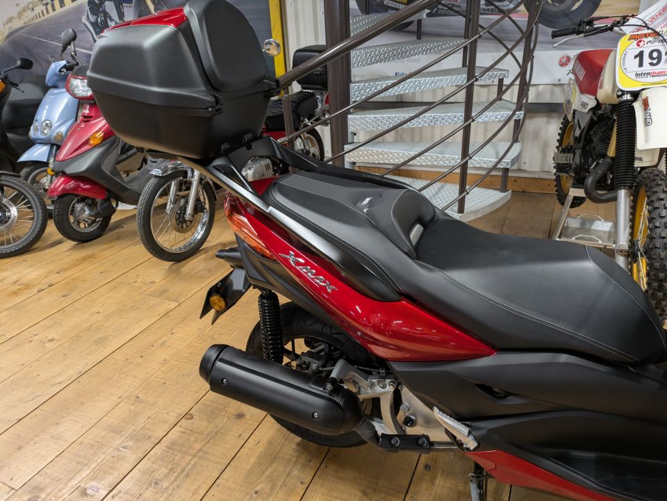 YAMAHA XMAX 125 4