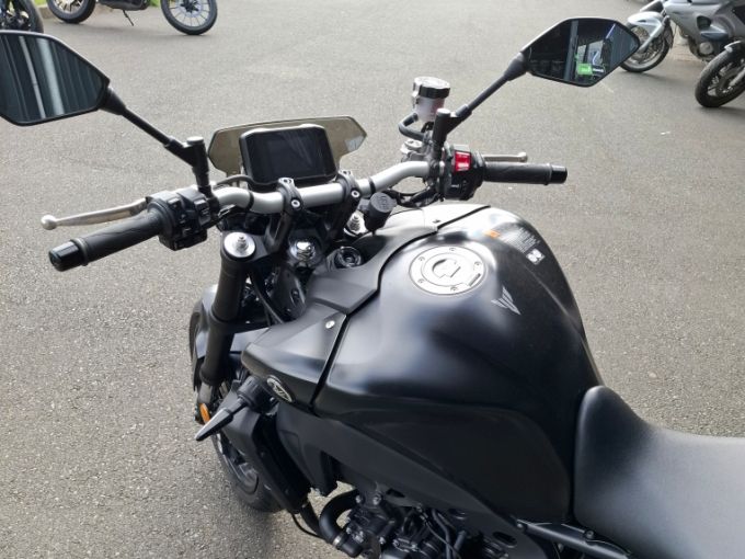 YAMAHA MT-09 4