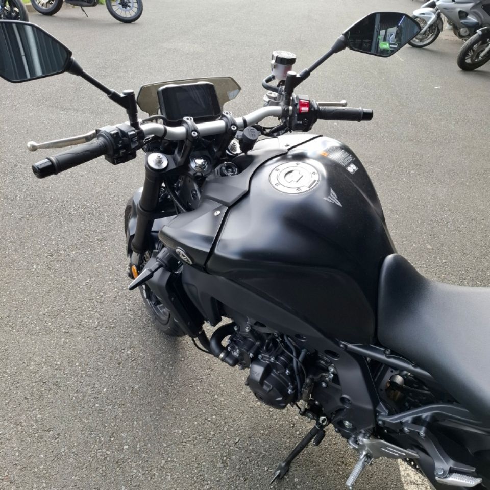 YAMAHA MT-09 4