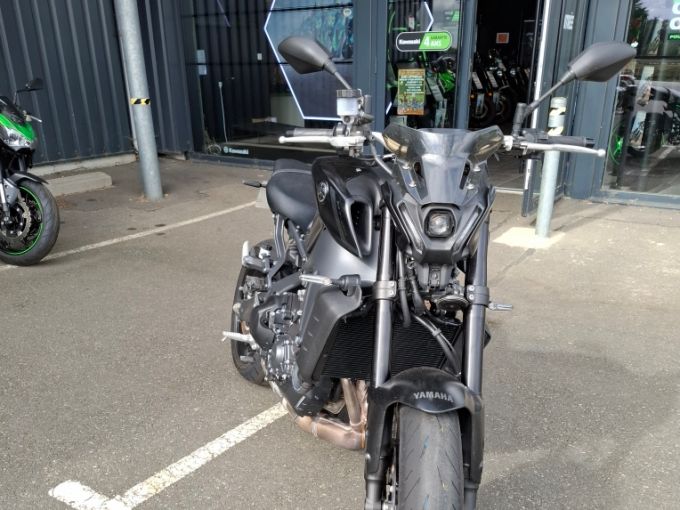 YAMAHA MT-09 4
