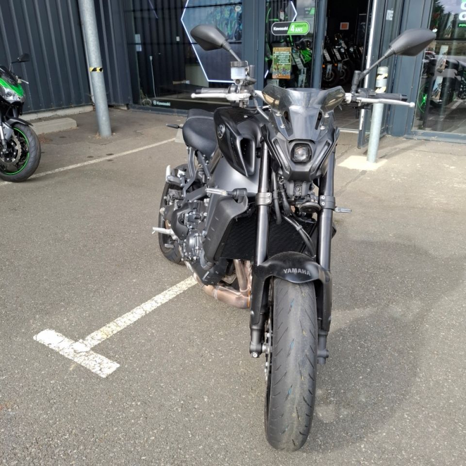 YAMAHA MT-09 4
