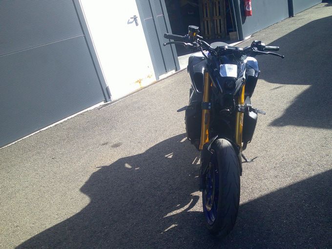 YAMAHA MT-09 4