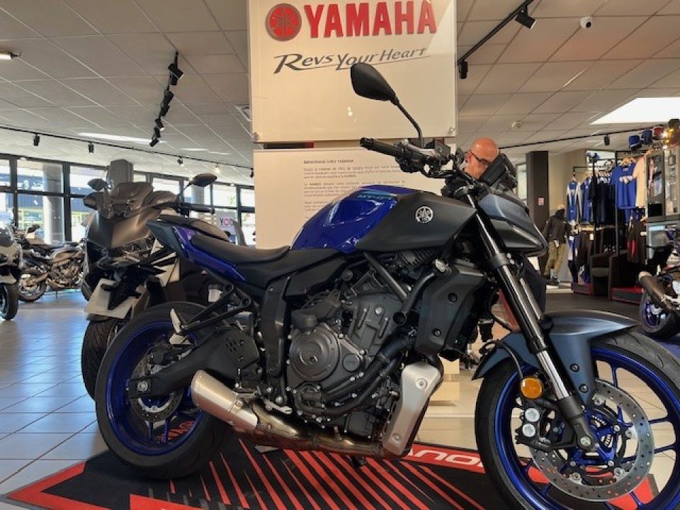 YAMAHA MT-07 Y-AMT 4