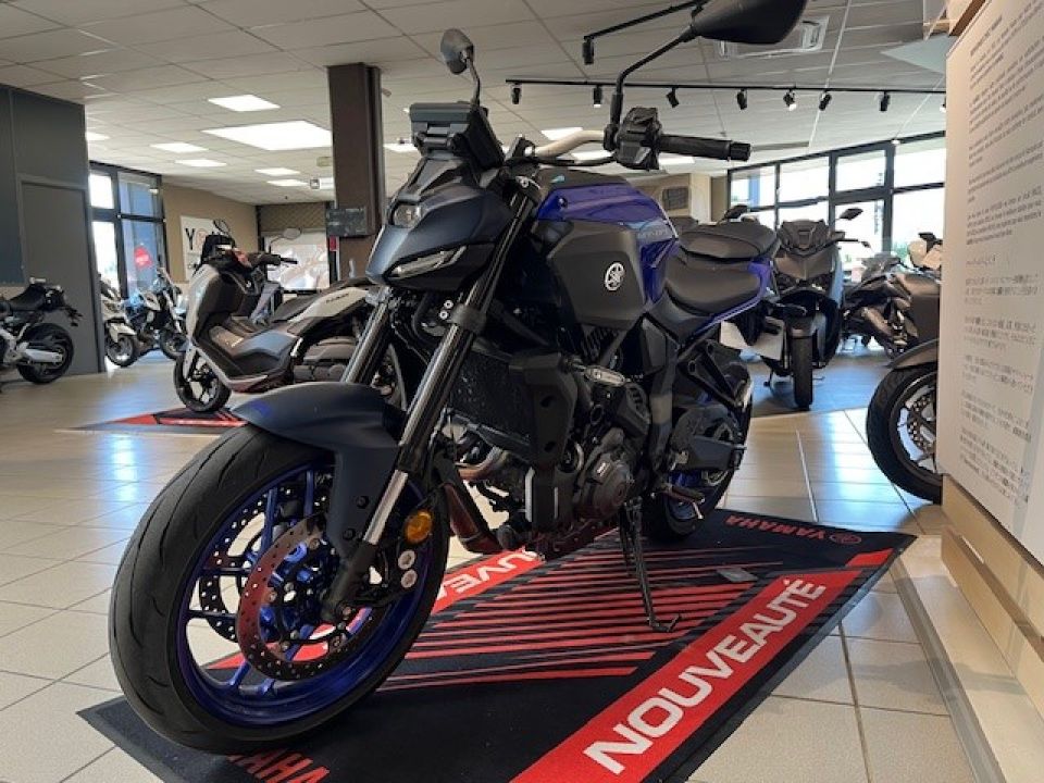 YAMAHA MT-07 Y-AMT 4