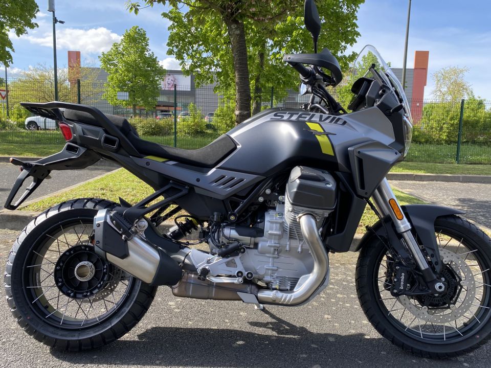 MOTO GUZZI STELVIO 4