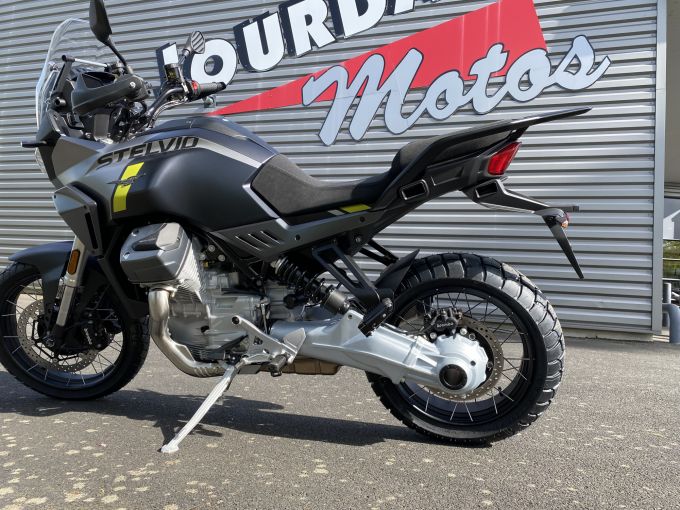 MOTO GUZZI STELVIO 4