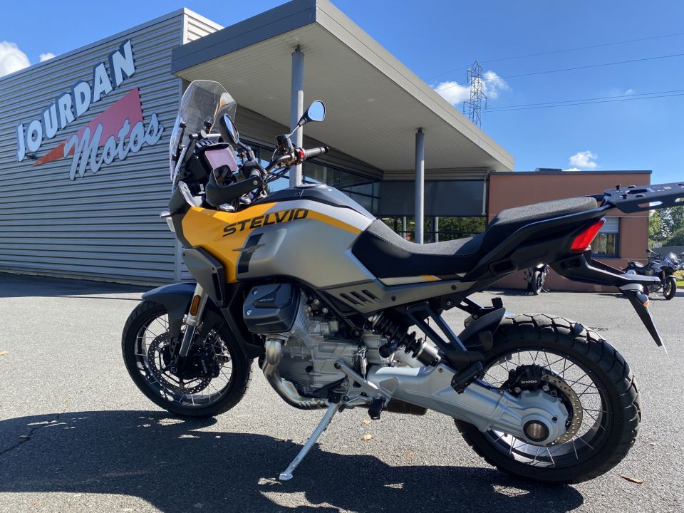 MOTO GUZZI STELVIO 4